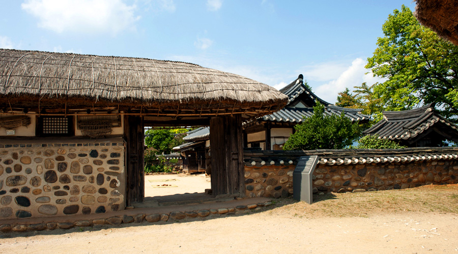 The old house in Hwangseok-ri
